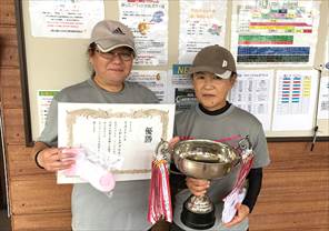 ノービス優勝　大和田野さん・原田さん